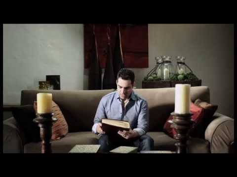 Sigues Tan Hermosa - Omar Chaparro [Video Oficial]