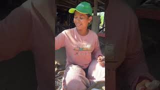 ថ្ងៃនេះនាំបងប្អូនមកមេីល​ ការធ្វេីនំគ្រគ
