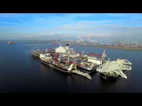 Dronevideo: Rotterdam Maasvlakte, Pioneering Spirit, China Shipping Lines, RWG Container Terminal