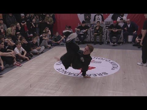 четвертьфинал juniors bboy Dan Fox vs D-Way - Кубок Красного Кита по брейкдансу 20171216
