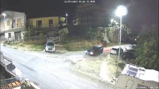 assalto-al-bancomat-ladri-in-fuga-sbagliano-strada-un-video-li-incastra