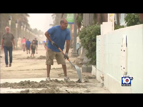 Crews work to clear sand from Hollywood Broadwalk