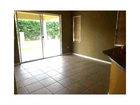 15572 SW 183 LN,Miami,FL 33187 Casa En Venta