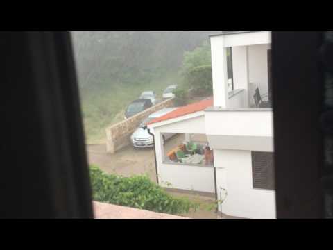 Oluja na moru, kasnije se ne vidi ni brdo više