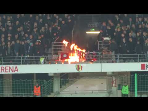 Kibice Korony spalili szaliki Wisły Kraków podczas meczu PP 20.09.2017