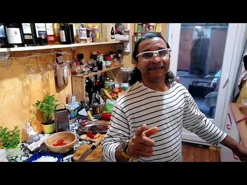 M.CAMALEAO  COZINHANDO UMA ESPECIALIDADE  FRANCESA  E DANDO  DICAS DE EMPREENDEDORISMO ETC...