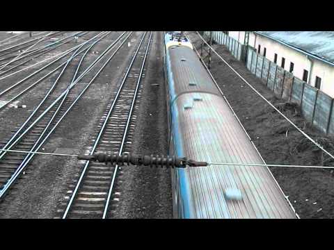 V43-as ingák Rákos állomás előtt a felüljárón