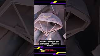 Download lagu Padahal ban truk nya pecah parah Bos nya malah nyuruh brangkat lagi Haduh 😱 #shorts mp3