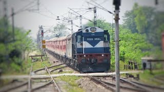 preview picture of video 'Dancing WDM3D With Pawan Express Thunders Past at Full Speed'