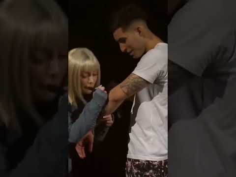 Fan se tatúa la cara de @NickiNicoleOk y ella se lo firma 😱 #shorts #fyp #reels #parati #fypシ