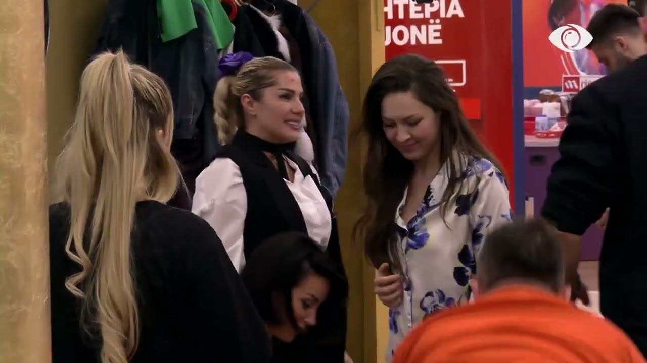 Banorët i këndojnë ‘shumë urime’ Ilnisës për ditëlindje, Juli: Me mend në kokë…