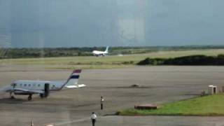 preview picture of video 'Aterragem em Cuba, Voo White em Varadero. Landing at Varadero Airport Cuba, Atterrissage à Cuba.'