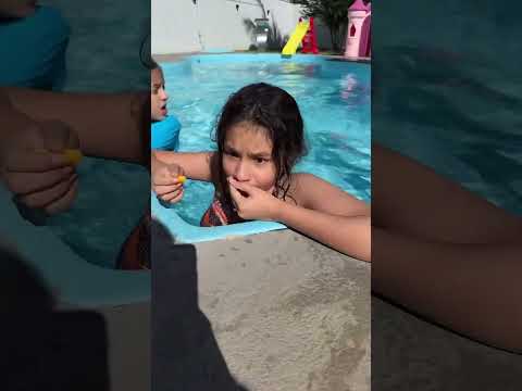 Louise jogou o celular dentro da piscina #shots ￼