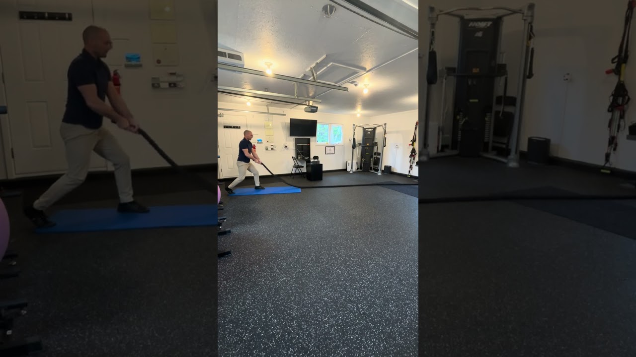 4. Split Stance Battle Rope Single Large Waves (Side View)