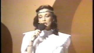 La Sombra-Claudia de Colombia VIDEO DIFERENTE EN YOUTUBE