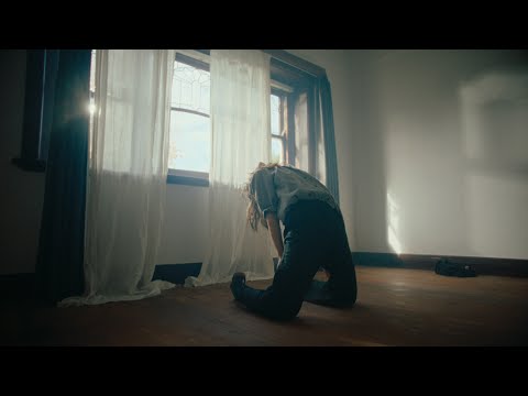 Angie McMahon - Letting Go (Official Video)