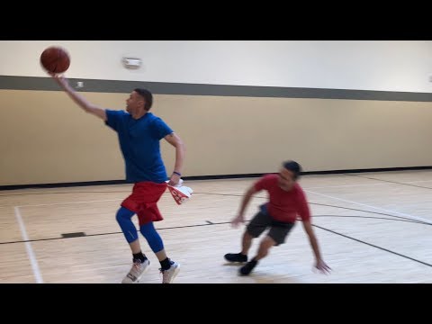 Professor 1v1 while eating Wendy’s.. Hoops with 1 hand only