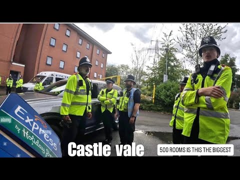 500 room hotel holiday Inn ￼￼❌36+POLICE AND PROTESTERS 