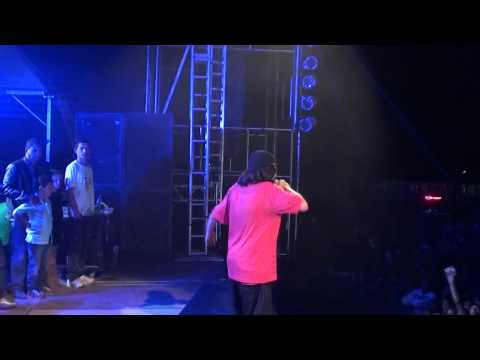 YURI BH AO VIVO EM VIÇOSA AGRADECE AS MAIS DE 40 MIL PESSOAS -DIA 01/10/2011