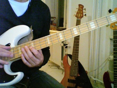 L160 Bass tapping -  Tapped bluesy groove