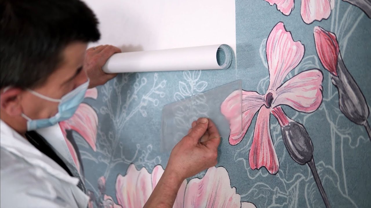 How to install Tecnografica's vinyl wallpaper