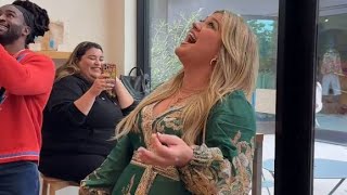 Kelly Clarkson singing &quot;Me&quot; in Flash Mob ♥