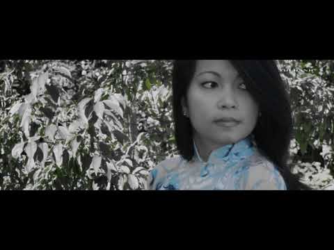Thể hiện bởi Hoài Điệp Hạ Phương