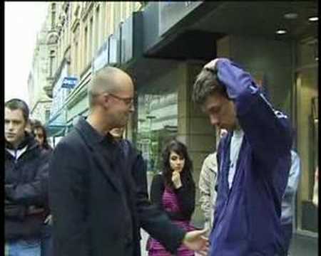 Blitzhypnose auf der Straße in Wiesbaden (Teil 1) - Hypnose