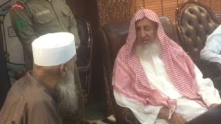 صورة جانب من زيارة فضيلة الشيخ الحويني لفضيلة الشيخ عبد العزيز آل الشيخ مفتي السعودية