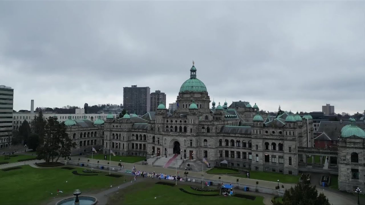 U.S. makes good on 25% tariff threat on Canadian goods