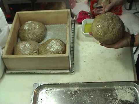 Brot backen im Ahorn Backrahmen