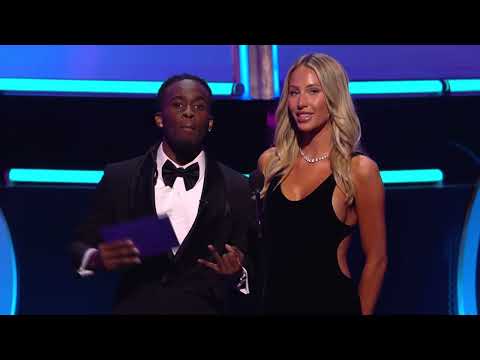 Kai Cenat & Alix Earle Present the Award for Favorite Female R&B Artist [2025 American Music Awards]