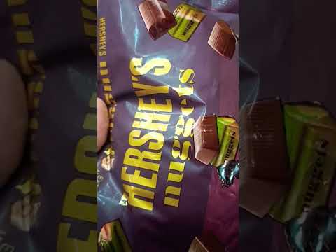 🍫🌈HERSHEY'S NUGGETS 🍫🍫🍫#satisfying #shorts #asmr #hersheys #chocolate #nuggets #asmr #sweets