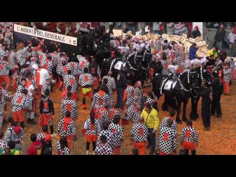 Storico Carnevale d'Ivrea 2017 - Battaglia delle arance in piazza Ottinetti - Arduini Scacchi