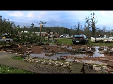 Tornado kills 3 from family in Alabama