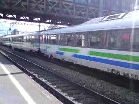 Re 4/4 11109 "SwissExpress" vor dem Voralpen-Express