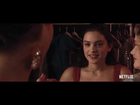 Dumplin' trailer close-up on Willowdean confronting the crowd during the pageant
