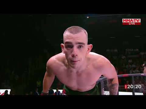 "Растерзал соперника на настиле, сопернику оказывают помощь". Очередная победа Василия Руденко.