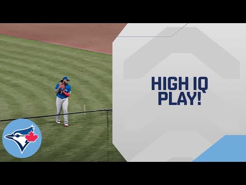 Vladimir Guerrero Jr. INTENTIONALLY lets ball drop to start double play!