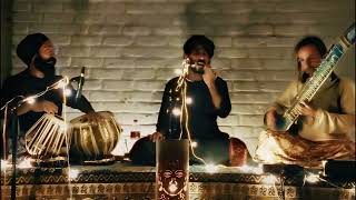 ראגה בהיראבי: סיטאר, שירה וטאבלה בלייב