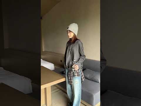 簡約不規則扣捲邊純色長袖T