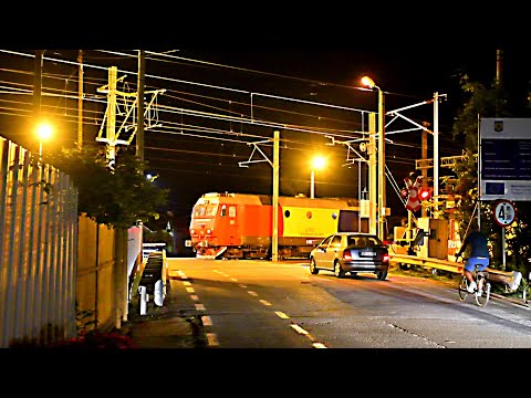 Romanian railroad crossing || Trecere de cale ferată în Romania