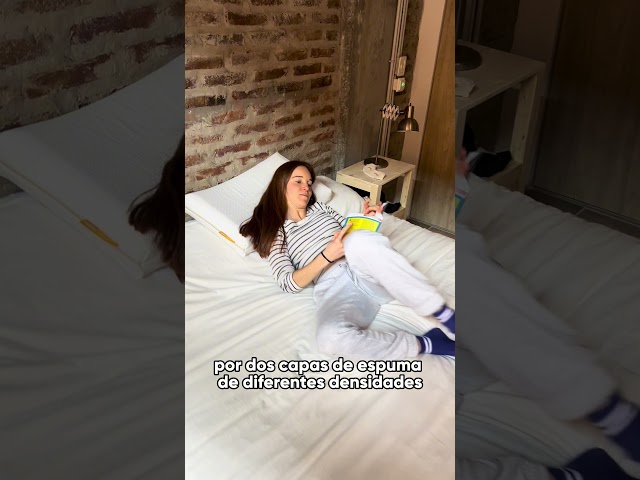Vídeo relacionado con ExKeen Almohada de cuña con Espuma viscoelástica y Capa de algodón Almohada de Apoyo inclinación Ajustable en Altura con Bolsillos Laterales Almohada para Dormir y Leer en sofá y Cama, Blanco+Gris