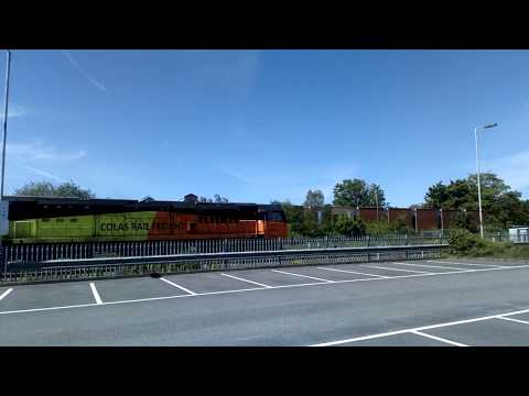 Westbury - Bescot passes through Oxford behind Colas Rail class 70 (20/05/2020)