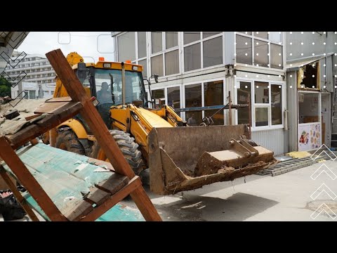 eBihoreanul.ro - Au început demolările chioșcurilor din Băile Felix