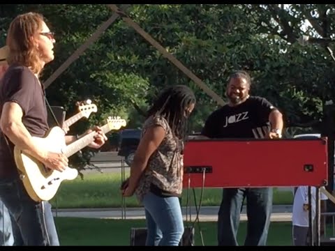 Bobby Sparks II solos on Hammond B3 with Robben Ford