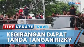 Lempar Jaket Ojolnya ke Atas Bus Timnas U22 saat Pawai, Driver Dapat Tanda Tangan dari Rizky Ridho