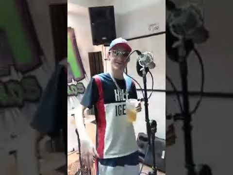 Mc Maurício 19 (MEDLEY NO STUDIO 2) #EMBRASADO