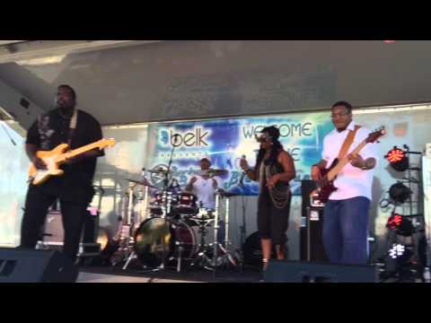 DieDra & The Ruff Pro Band