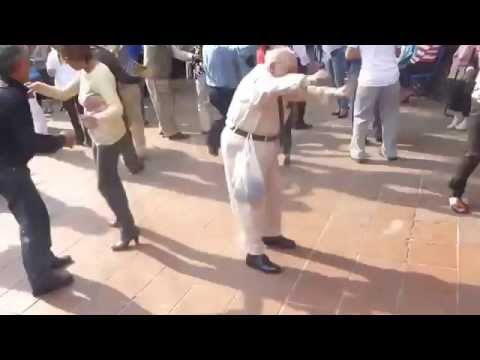 This is how you dance to Leni Kravac!